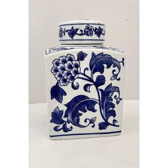 Chinoiserie Square Ginger Jar Small Blue White Floral Ceramic Lidded 4.5 x 4 x 7 - Picture 2 of 9
